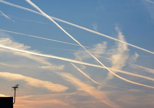 Pilots, doctors & scientists tell the truth about Chemtrails