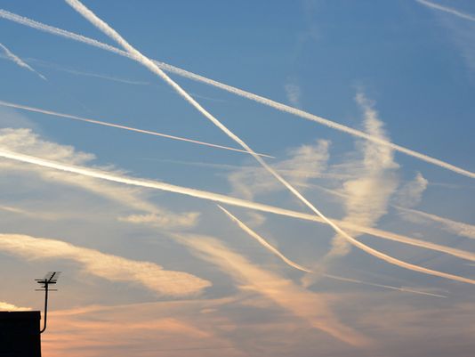 Pilots, doctors & scientists tell the truth about Chemtrails