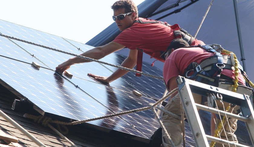There will be more new jobs in solar than oil by the end of 2016