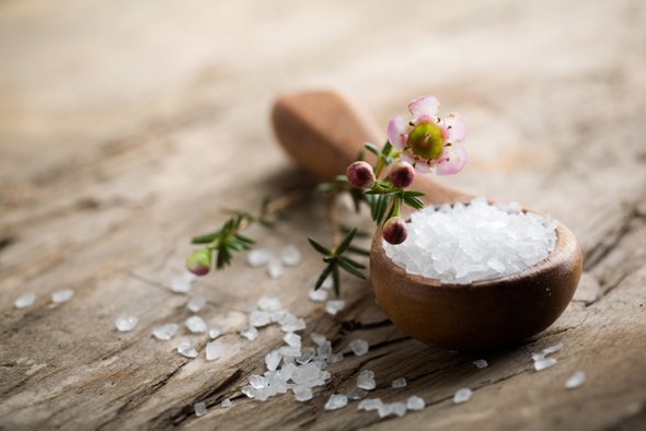Epsom Salt Benefits and Uses (plus important side effects)