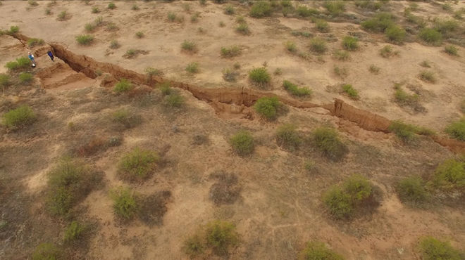 2-Mile-Long Mysterious Crack Found in Arizona Desert