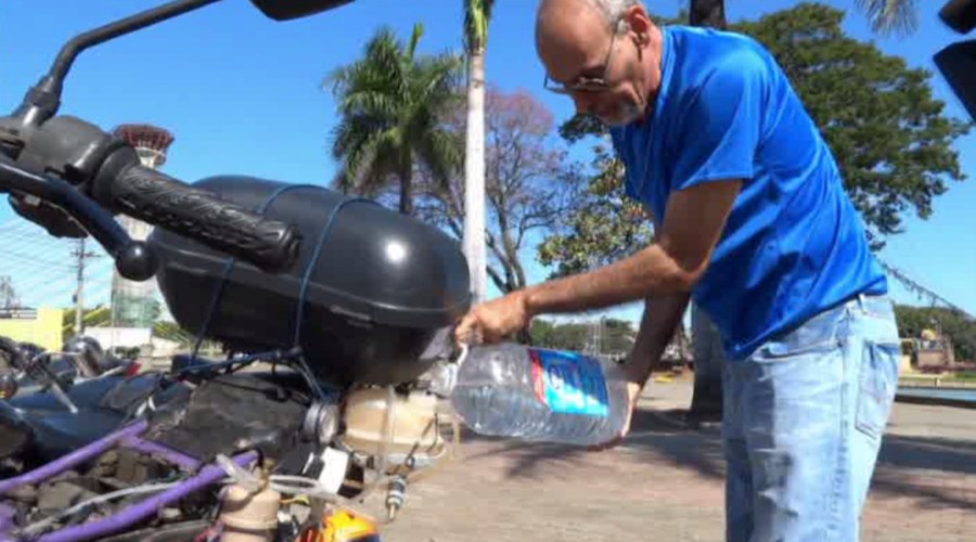 Brazilian builds water-powered motorbike, gets 310 miles out of 1 liter of water