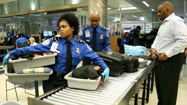 TSA Agent arrested for allegedly stealing cash from passenger’s bag