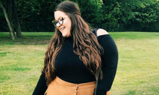 Plus-sized model speaks out after confronting a body-shamer on a plane