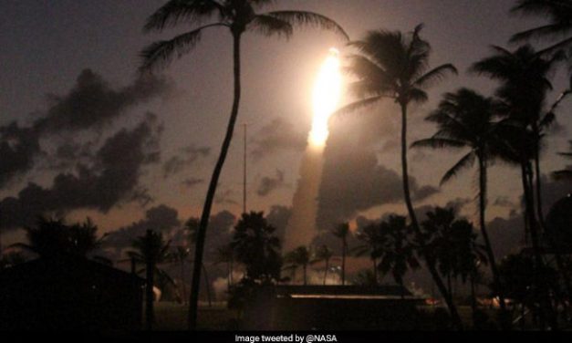 NASA rockets to create glowing white artificial clouds