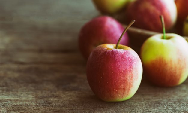 How to wash pesticides off apples, according to science