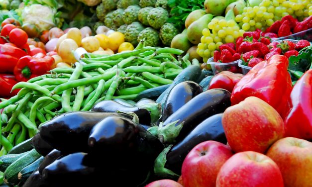 Vegetarians less likely to develop cancer than meat eaters, says study