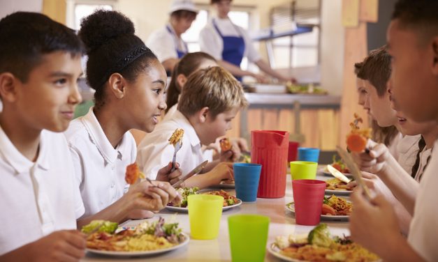 L.A. Unified students toss out $100,000 in food a day