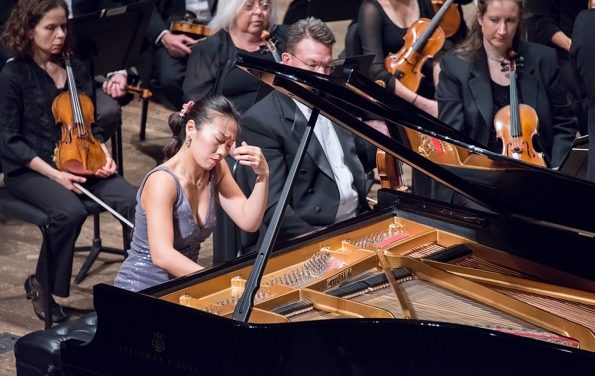 Cancer researcher/pianist says she was kicked off SPIRIT airline for breastfeeding