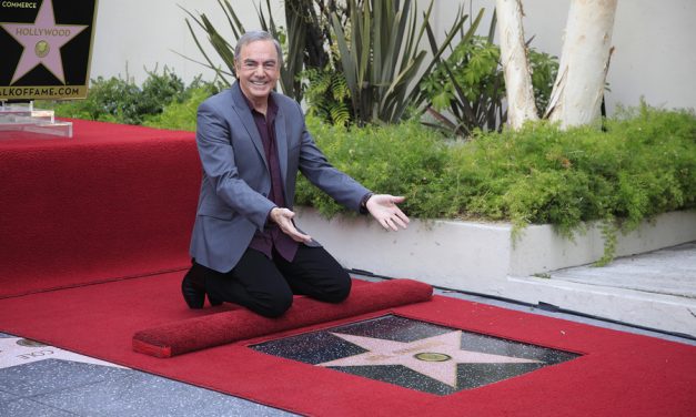 Neil Diamond announces Parkinson’s diagnosis, immediate retirement
