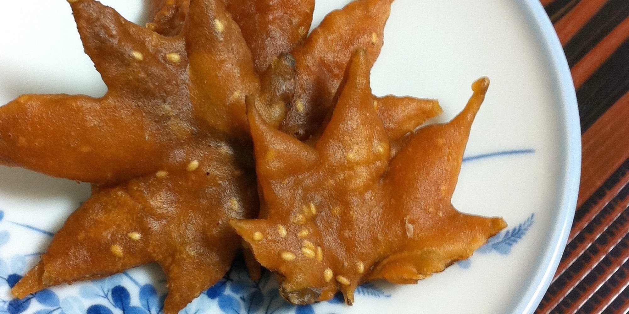 Video: Snacking on deep-fried maple leaves