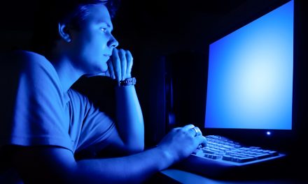 CBS: Doctors: Exposure to blue light from electronics linked to cancer