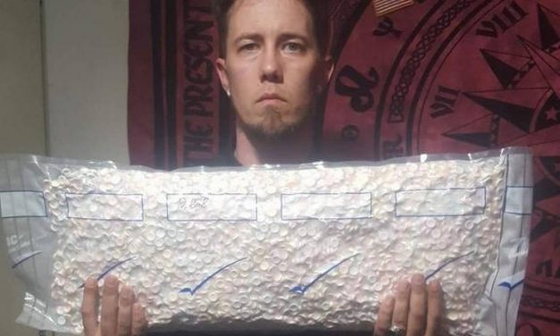 Combat vet posts shocking picture of how many pills he has to take because cannabis is illegal
