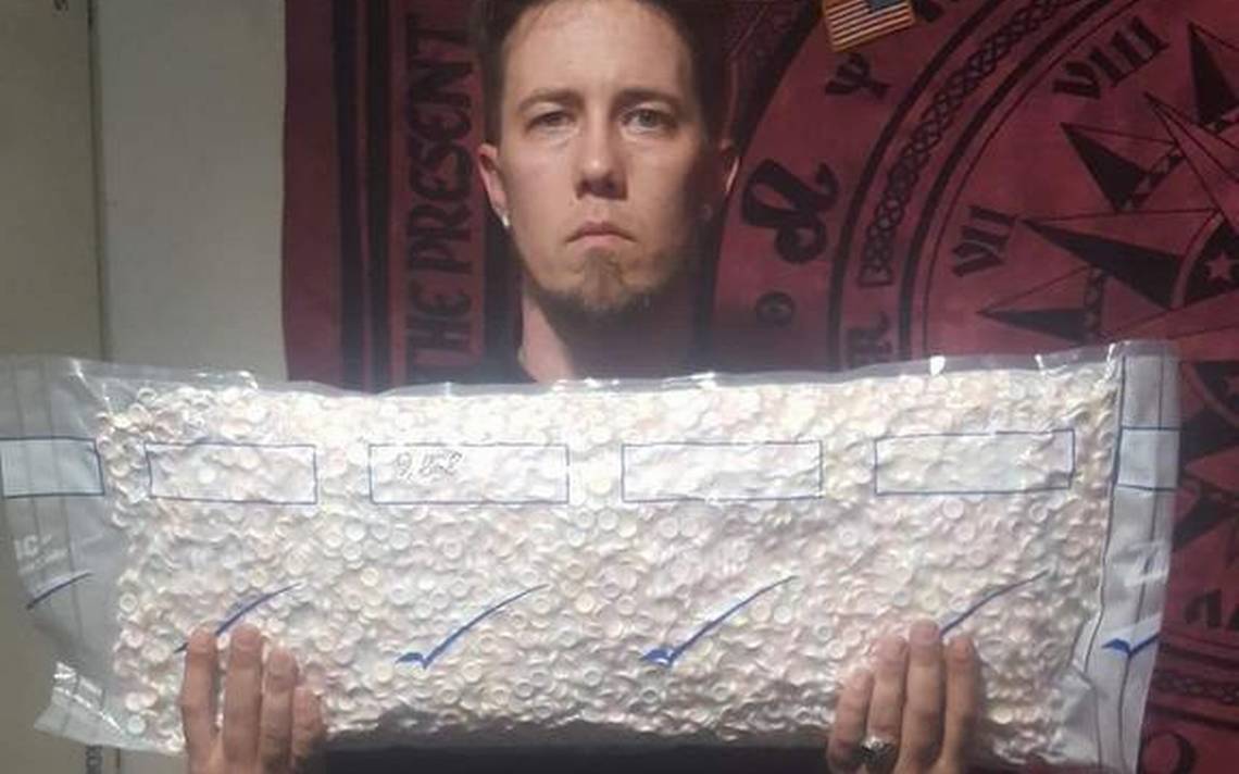 Combat vet posts shocking picture of how many pills he has to take because cannabis is illegal