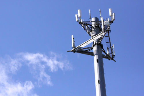 CBS: 5G cellphone towers signal renewed concerns over impacts on health