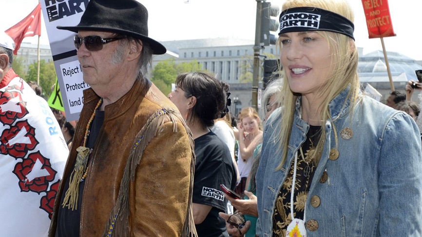 Neil Young and Daryl Hannah at Monsanto roundup trial
