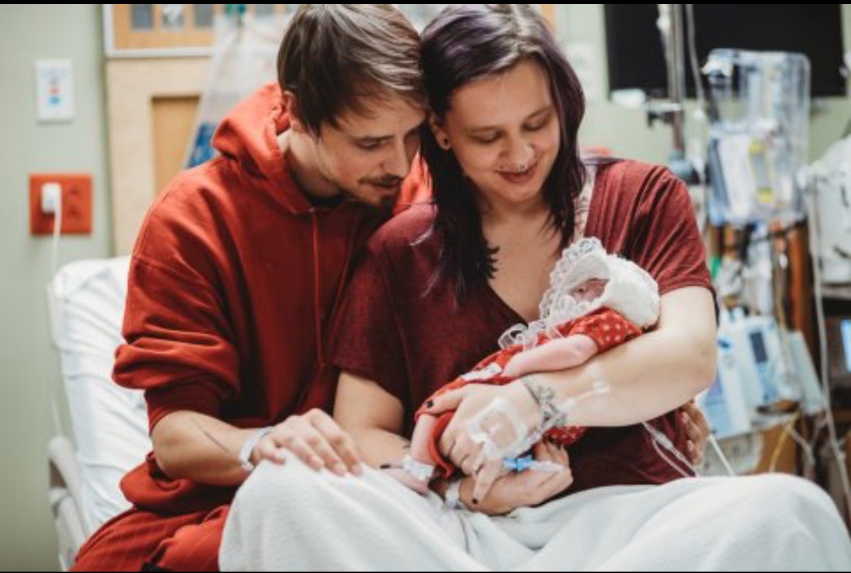 Mother gives birth to baby girl she knew would die so her organs could save other sick children