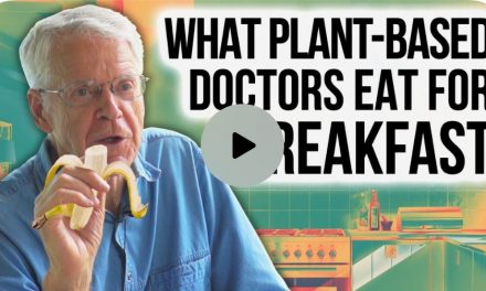 What holistic doctors eat for a plant-based breakfast