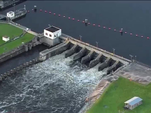 Army Corps discharges millions of gallons of toxic water from Lake Okeechobee onto Florida residents (Thanks, Big Sugar.)