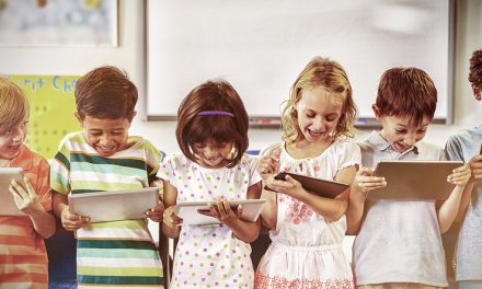 ‘Major distraction’: school dumps iPads, returns to paper textbooks