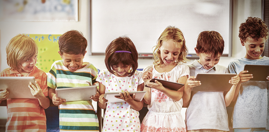 ‘Major distraction’: school dumps iPads, returns to paper textbooks