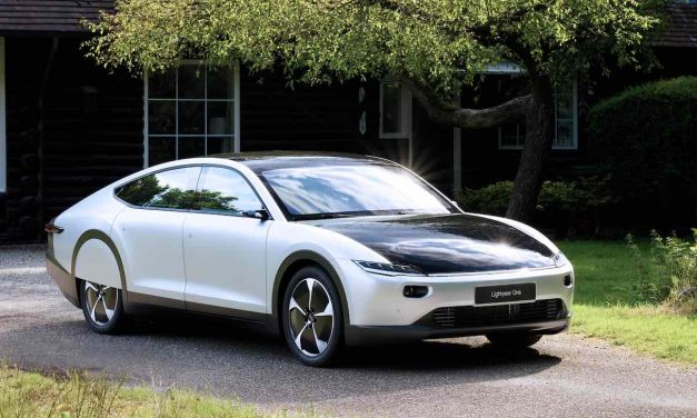 Dutch Company Reveals An Electric Car That Charges Itself With Sunlight