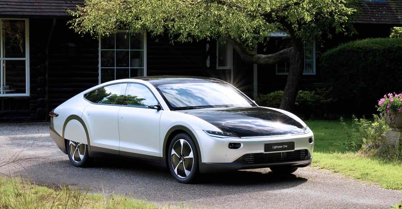 Dutch Company Reveals An Electric Car That Charges Itself With Sunlight