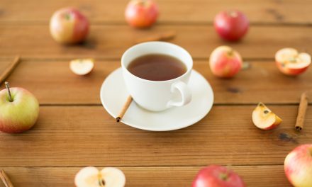 Study: Live Longer By Eating Apples, Drinking Tea Every Day