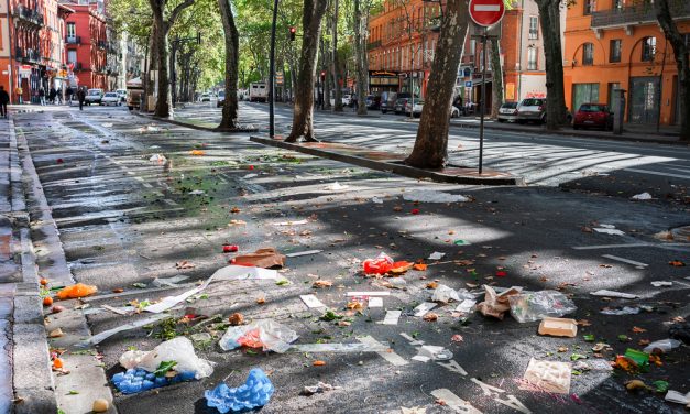 Little Rock, Arkansas homeless residents are given the opportunity to pick up trash and clean up the city and it is working wonders.