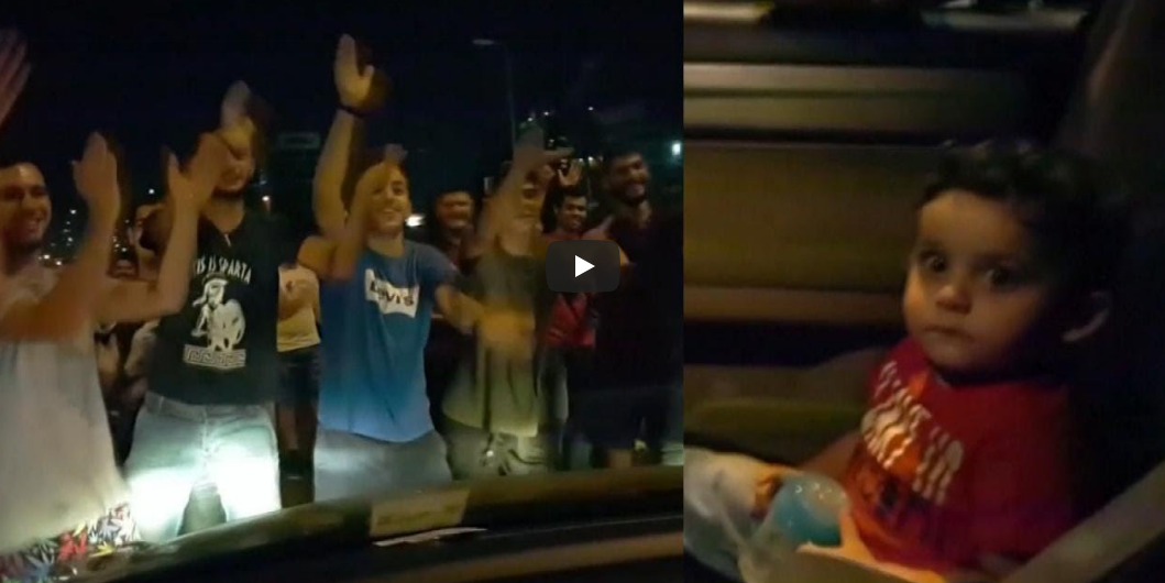 Lebanese Protesters Sing ‘Baby Shark’ to Toddler, Hilarity Ensues