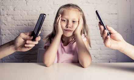 Children With Parents Who Are Addicted To Their Cell Phones Affect Children’s Development – According To Scientist