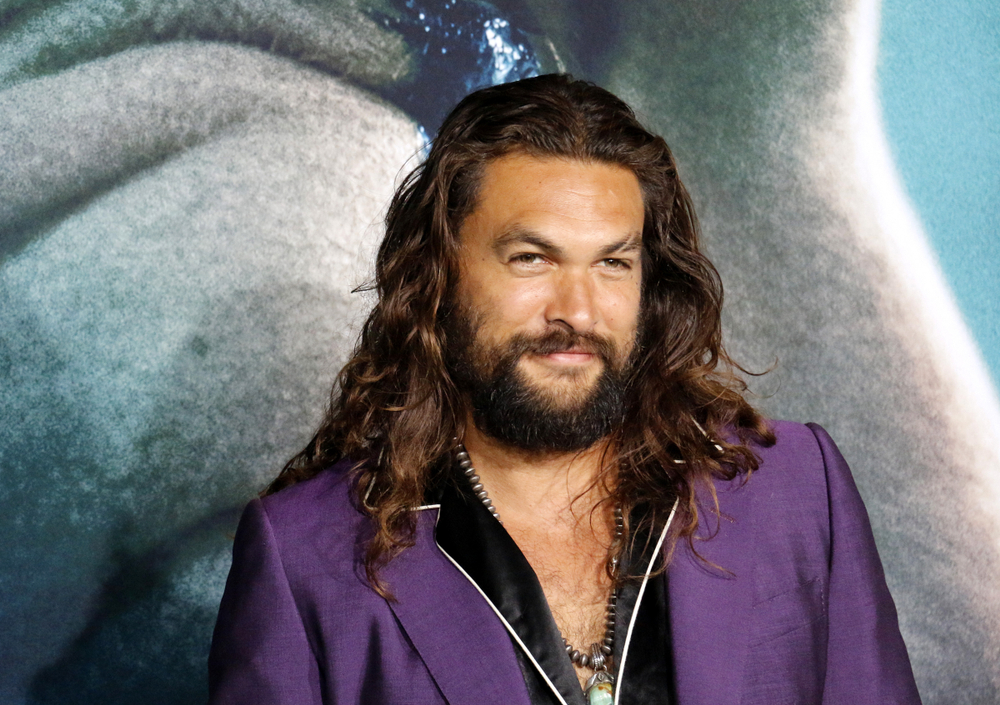 Jason Momoa Visits a Children’s Hospital & Arm Wrestles His Way into Our Hearts