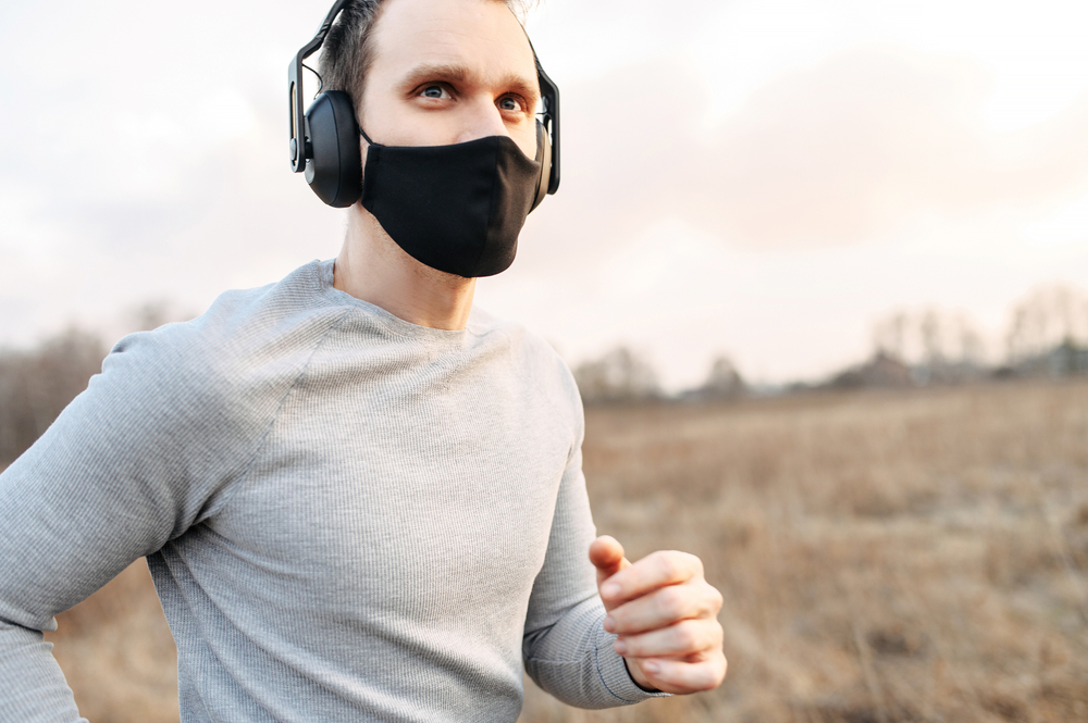 Jogger’s lung collapses after he ran for 2.5 miles while wearing a face mask